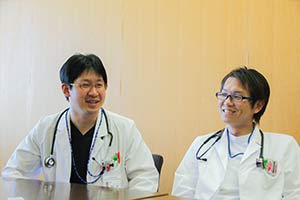 2016年医師免許取得の廣坂雄介先生と指導医の森田善方先生